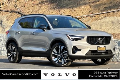 New 2025 Volvo XC40 B5 Ultra w/ Climate Package