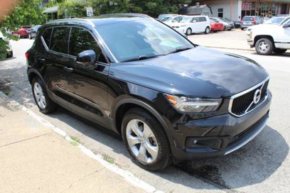 Used 2022 Volvo XC40 T5 Momentum