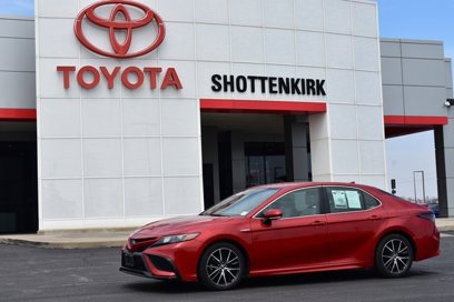 Used 2021 Toyota Camry SE w/ Cold Weather Package