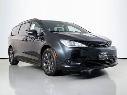 Used 2019 Chrysler Pacifica Limited w/ Advanced Safetytec Group