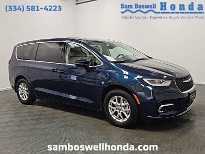 Used 2023 Chrysler Pacifica Touring-L