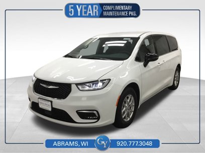 New 2026 Chrysler Pacifica Select
