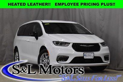 New 2025 Chrysler Pacifica Select