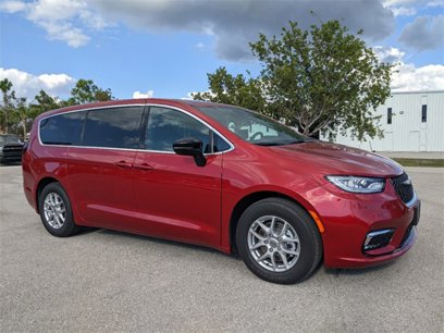New 2025 Chrysler Pacifica Select