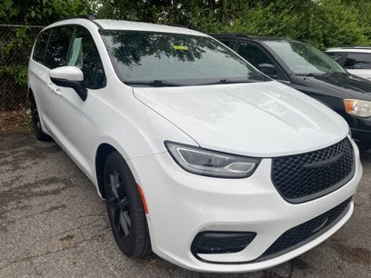 Used 2023 Chrysler Pacifica Touring-L w/ S Appearance Package
