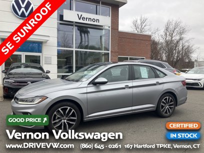 Certified 2025 Volkswagen Jetta SE w/ Sunroof Package