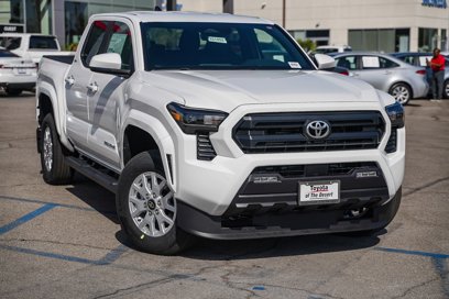 New 2025 Toyota Tacoma SR5