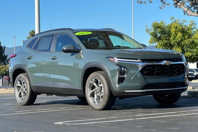 Used 2025 Chevrolet Trax LT w/ Driver Confidence Package