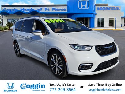 Used 2024 Chrysler Pacifica Pinnacle w/ Trailer Tow Group