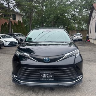 Used 2021 Toyota Sienna XLE