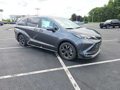 New 2025 Toyota Sienna Platinum