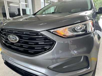 Used 2022 Ford Edge SE w/ Black Appearance Package