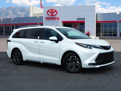 New 2025 Toyota Sienna Platinum