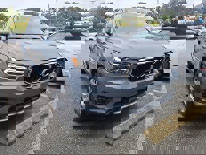 Used 2022 Volvo XC40 T5 Momentum
