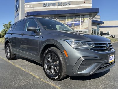 Used 2022 Volkswagen Tiguan SE w/ Panoramic Sunroof Package