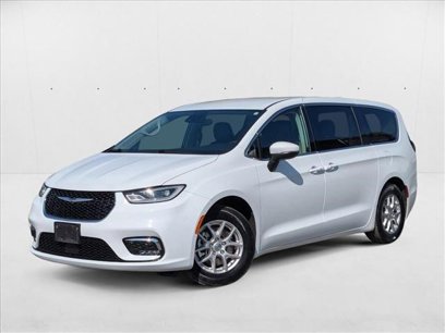 Used 2023 Chrysler Pacifica Touring-L