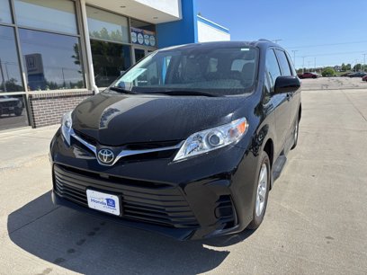 Used 2018 Toyota Sienna LE