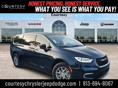 New 2025 Chrysler Pacifica Select