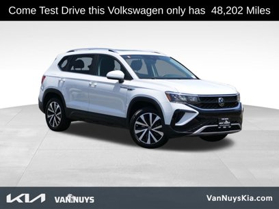 Used 2023 Volkswagen Taos SE w/ Panoramic Sunroof Package