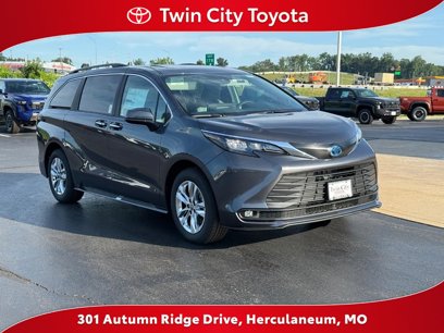 New 2025 Toyota Sienna XLE