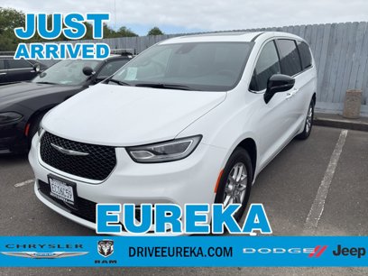 New 2025 Chrysler Pacifica Select