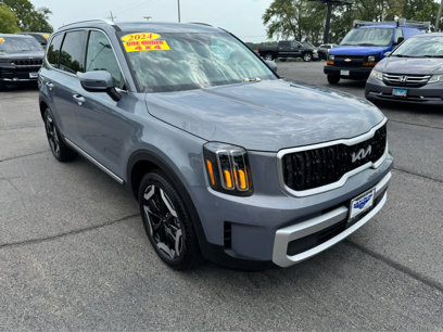 Used 2024 Kia Telluride EX w/ EX Captain's Chair Package