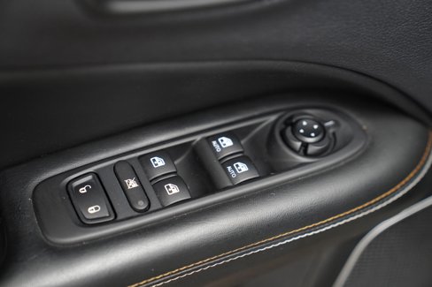 Used 2017 Jeep Compass Latitude w/ Popular Equipment Group image 18