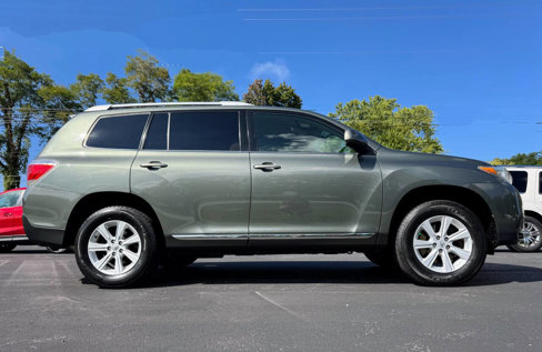 Used 2013 Toyota Highlander Plus image 1