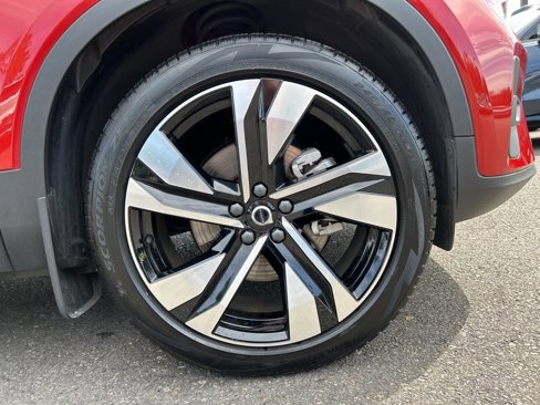Certified 2024 Volvo XC40 B5 Plus w/ Climate Package image 10
