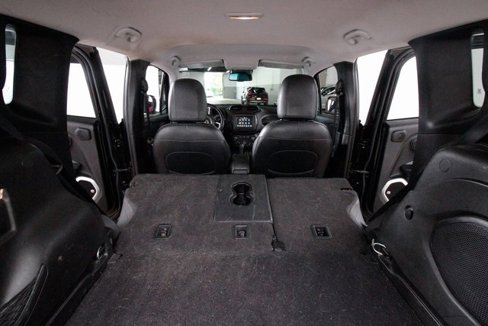 Used 2018 Jeep Renegade Latitude w/ Cold Weather Group image 38