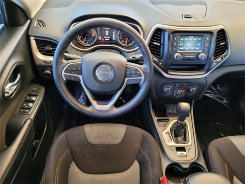 Used 2016 Jeep Cherokee Sport image 12