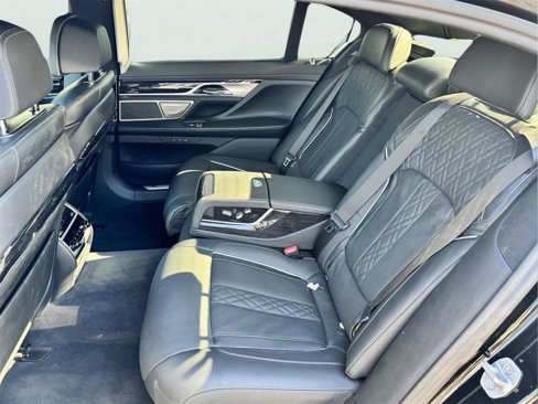 Used 2022 BMW 750i xDrive w/ Executive Package image 25