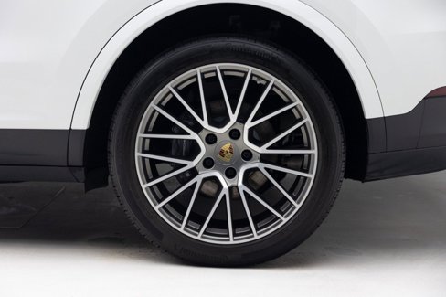 Used 2022 Porsche Cayenne Platinum Edition image 7