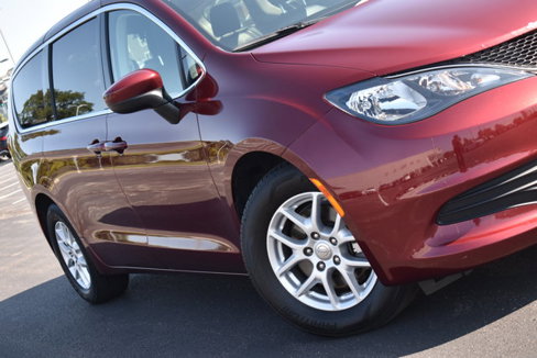 Used 2019 Chrysler Pacifica LX image 4