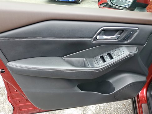 Used 2021 Nissan Rogue SL image 14