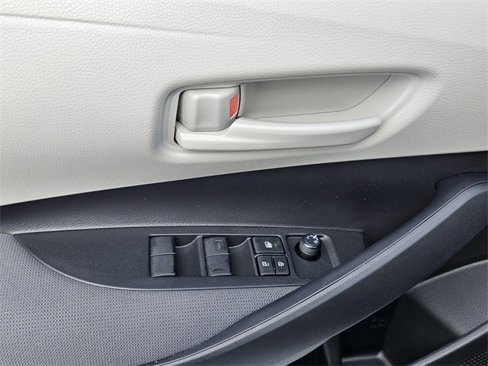 Used 2025 Toyota Corolla XLE image 31
