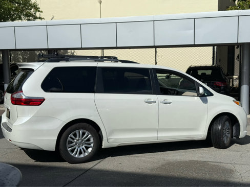 Used 2016 Toyota Sienna XLE image 3