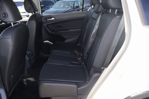 Used 2019 Volkswagen Tiguan SE w/ Panoramic Sunroof Package image 13