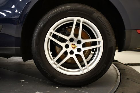 Certified 2021 Porsche Macan image 17