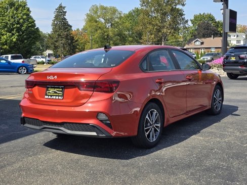 Used 2022 Kia Forte LXS image 7