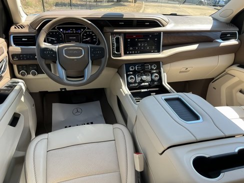 Used 2021 GMC Yukon Denali w/ Denali Premium Package image 6