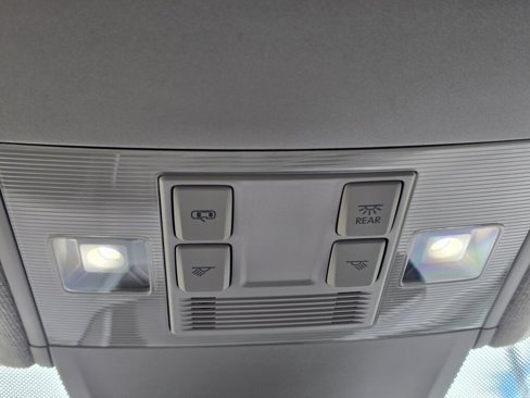 Used 2022 Volkswagen Tiguan SE image 38