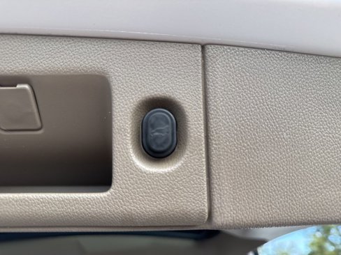 Used 2018 Chevrolet Tahoe LT image 8
