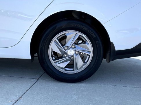 Certified 2025 Hyundai Elantra SE image 23