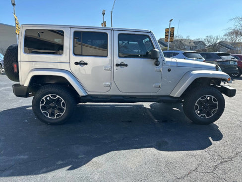 Used 2012 Jeep Wrangler Unlimited Sahara image 10