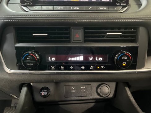Used 2024 Nissan Rogue SV image 27