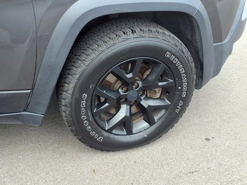 Used 2017 Jeep Cherokee Trailhawk w/ Comfort & Convenience Group image 28