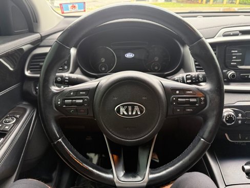Used 2016 Kia Sorento LX w/ LX Convenience Package image 13