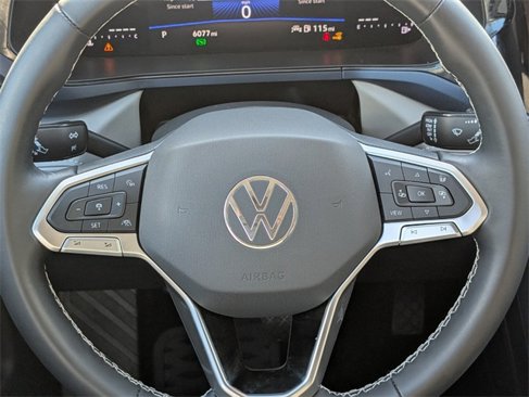Certified 2024 Volkswagen Taos SE image 10
