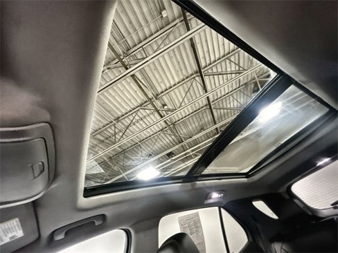 Used 2018 Chevrolet Equinox Premier image 16